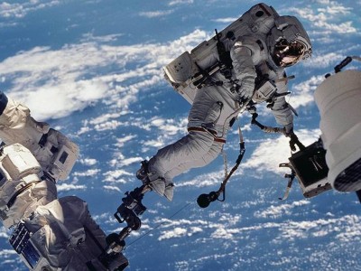 Космосқа ұшып кеткен қытайлық ғарышкерлер енді Жерге қайта алмай отыр