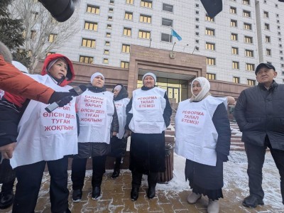 Әскерде қаза тапқан сарбаздардың аналарын Байқоңыр аудандық полиция басқармасына алып кетті