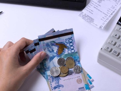 "120 мың теңге жалақы алады": Дәрігерлер айлығын шайлығына жеткізе алмай отыр