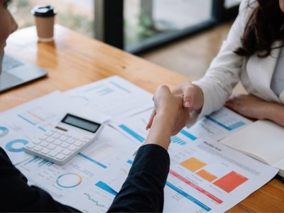 Айына миллион теңгеден: Қазақстандағы ең жоғары жалақы алатын мамандықтар