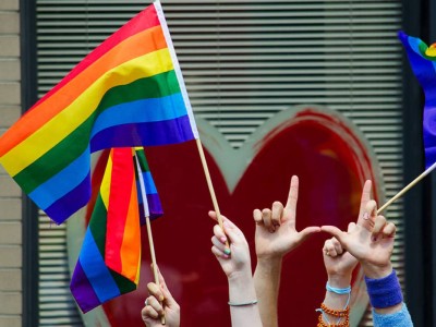 Мәжіліс ЛГБТ насихатына тыйым салатын түзетулерді қабылдады