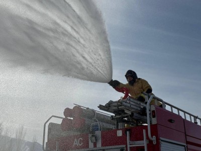 Алматыда әкімшілік ғимарат өртеніп жатыр