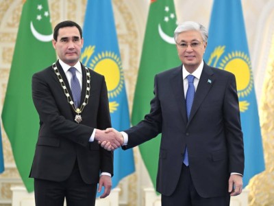 Тоқаев Түрікменстан Президентін «Алтын Қыран» орденімен марапаттады