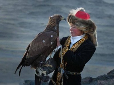 Сүйінші, ағайын! Әлемге әйгілі бүркітші қыз Айшолпан тұрмысқа шықты (ФОТО)