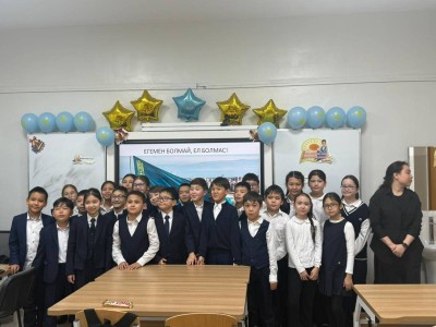 Оқушылар Тәуелсіздік күні қарсаңында кітап оқып, елдік туралы ой бөлісті