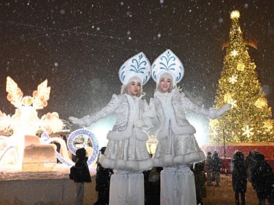 Алматыда жаңа жылдық бас шыршаның шамы жағылды