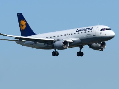 Жолаушы көз жұмды: Қытайға ұшып бара жатқан ұшақ Алматыға шұғыл қонды