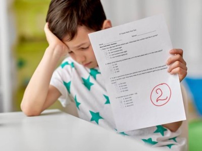 "Аузын ашса, жоғары баға қоямыз! Бәрі өтірік": Белгілі мұғалім мектептегі шындықты ашып айтты