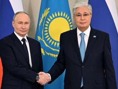 Тоқаев өзінің сұхбатында "Путин" деген сөзді 3 рет, "Ресей" деген сөзді 6 рет айтқан (ФОТО)