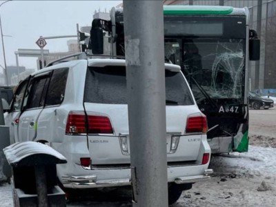 Астанада Lexus пен автобус соқтығысты