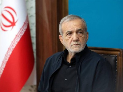 Пезешкиан наразылық білдірушілермен кездесті