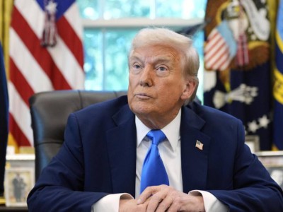 Трамп Иранмен сауда жасайтын барлық елдерге 25 пайыздық баж салығын енгізетінін мәлімдеді