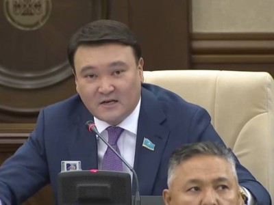 «Атақ-дәрежені сатып алуға болады»: депутат марапаттар «нарығы» жайлы айтты