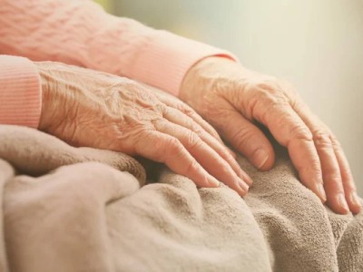 Бәрі өлді деп ойлаған 103 жастағы әже өзінің жаназасында тіріліп, той жасаған (ФОТО)