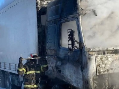 15 жылқы тиелген жүк көлігі отқа оранды