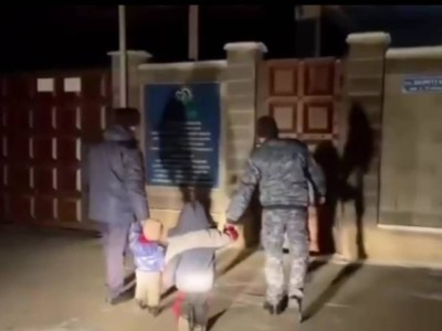 Баласын батареяға байлап қойып, аяусыз ұрған әйел қамалды