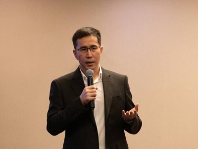 Назарбаев салған сүрлеуге кетіп барамыз: Реформа емес, ребрендинг