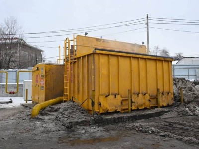 Алматыда қарды арнайы құрылғымен ерітіп жатыр