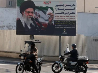 «Уақыт өтіп барады»: Трамп Иранға жаңа соққылар жасайтынын айтып сес көрсетті