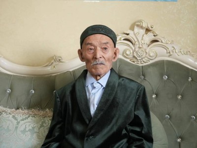 Өмірі ауруханаға барып көрмеген 100 жастағы ата ұзақ өмір сүрудің құпиясын айтты