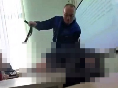 Мектеп мұғалімі 7-сынып оқушысының қолын байлап, сыныпта белдікпен ұрған (ВИДЕО)