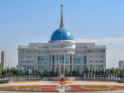 Конституция жобасына сәйкес, Президент мерзімінен бұрын қызметінен кеткен жағдайда оның өкілеттігін кім өз мойнына алады?