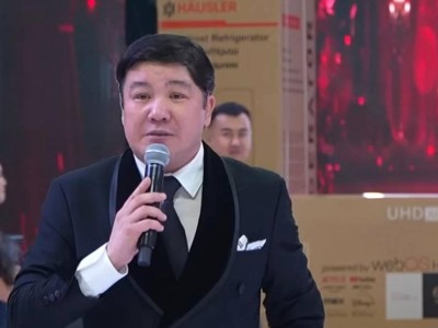 "Қазір жастарға бірдеңе дейтін жағдайда емеспін": Тұрсынбек Қабатов тойда тілек айтамын деп абдырап қалды (ВИДЕО)