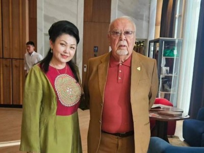 "Көзіме жас келеді мөлтілдеген": Бағдат Әшімова марқұм Асанәлі Әшімовті еске алды (ФОТО)