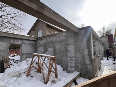 Алматыда заңсыз салынған нысан сүрілді