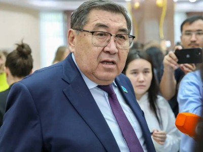 "Басқа бәле тілден, желікпе псевдо-патриоттар, әлдебір сыртқы қауіп, әлеуметтік желілердегі дабыра - Ермұрат Бапи не айтқысы келді?