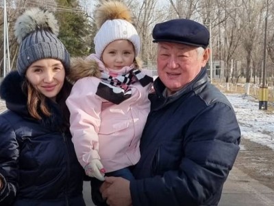 "Мен 70-ке келдім... Бәрін білемін деуші едім": Бердібек Сапарбаевтың келіні қайын атасы жайлы ел естімеген жайтты айтты