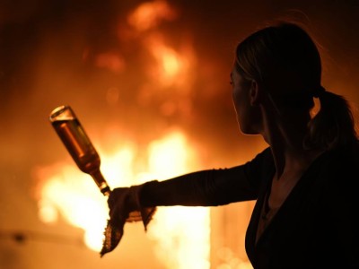 Санкт-Петербургте бойжеткен соғысқа гуманитарлық көмек жинау орнын өртеп жіберді