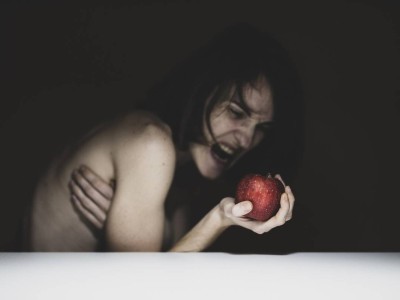 Балаларын терезеден лақтырған әйел күйзелісте болған – Динара Зәкиева