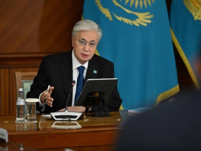 "Kaz LM-нің ақауы көп, жұрт Сhatgpt-ге жүгінеді”: Президент Жаслан Мәдиевке шүйлікті