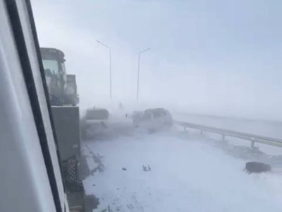 Ақтөбе облысында жол апатынан төрт адам қаза тауып, ондаған көлік соқтығысты