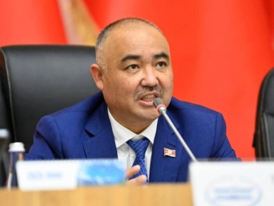 Жоғарғы Кеңеш спикерінің отставкасы: Қырғызстанның саяси элитасында не болып жатыр?