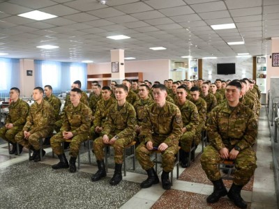 Отардағы әскери бөлімде сарбаз соққыға жығылды