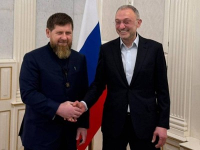 Путин Кремльде Қадыров пен Керимовті жеке өзі татуластырды