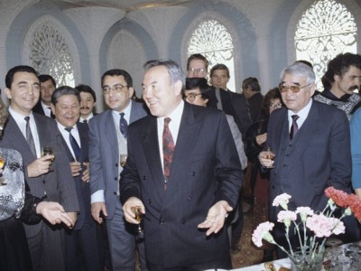 "Назарбаев заң жазғанда, өзінің Құдайдан кем емес екенін түсінді" – Ол Конституциялық сотты қалай пайдаланды?