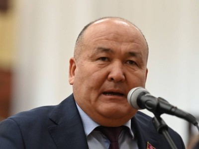 Садыр Жапаров Тәшиевке жақын адамды лауазымды қызметінен босатты