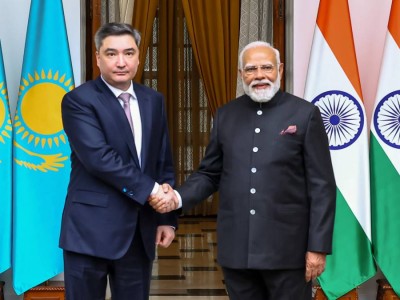 Олжас Бектенов пен Нарендра Моди Үндістанда кездесті