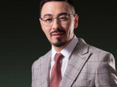 Танымал журналист Руслан Өтепбай желідегі парақшасында қуанышты хабарын айтты (ВИДЕО)