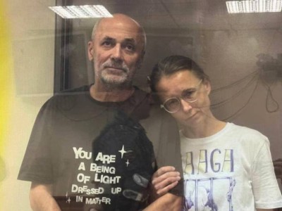 Ресейде соғысқа қарсы парақшалар үшін сотталған суретші колонияда қайтыс болды