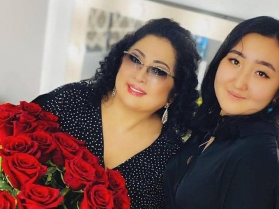 "Аллаға мың шүкірлер": Әнші Мақпал Жүнісова асыға күткен қуанышты жаңалығын бөлісті (ФОТО)