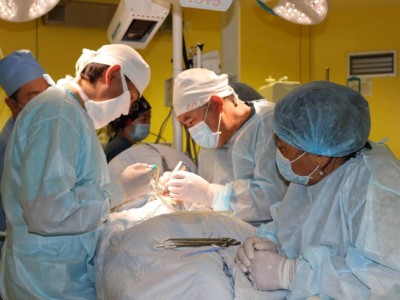 Алматыда жасөспірімнің жамбас-сан буыны толық ауыстырылды