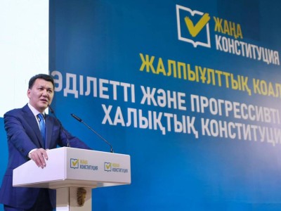 Ата Заңның архитекторы: Ерлан Қарин Президенттің жаңа Конституцияны әзірлеуге қалай қатысқаны жайында айтты