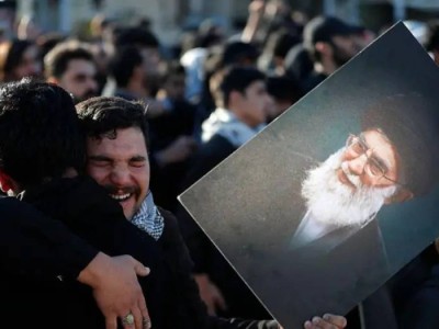 Хаменейдің жерлеу рәсімі белгісіз мерзімге кейінге қалдырылды