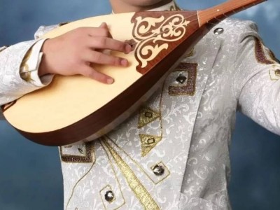 «Бұл "қоқысты" кім тыңдайды?»: Көкшетауда қазақ музыкасын қорлаған келіншектің үстінен іс қозғалды