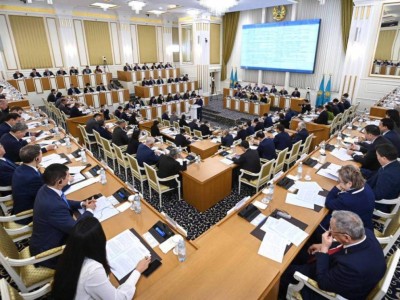 Жаңа Конституцияның жобасы республикалық референдумға шығарылды