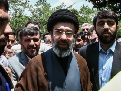 Хаменейдің ұлына шабуыл жасалды: Моджтаба жараланғаны белгілі болды